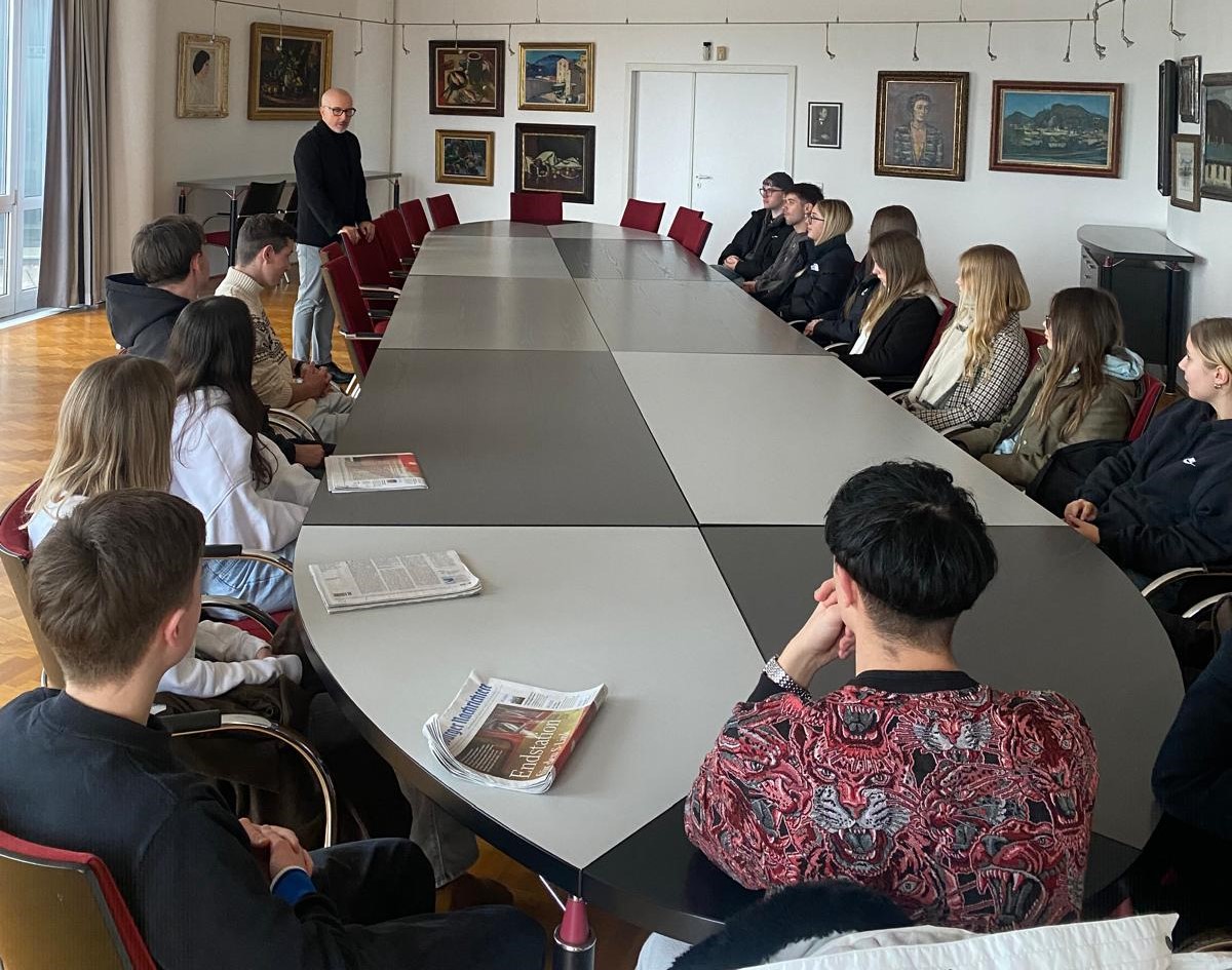 Journalismus-Team besucht Salzburger Nachrichten--Bild-Nr. 1