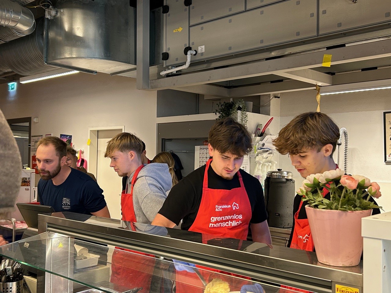 Soli:Walk, Essensausgabe im Caritas Haus Elisabeth und Workshop Fair:teilen in der AK Salzburg--Bild-Nr. 9