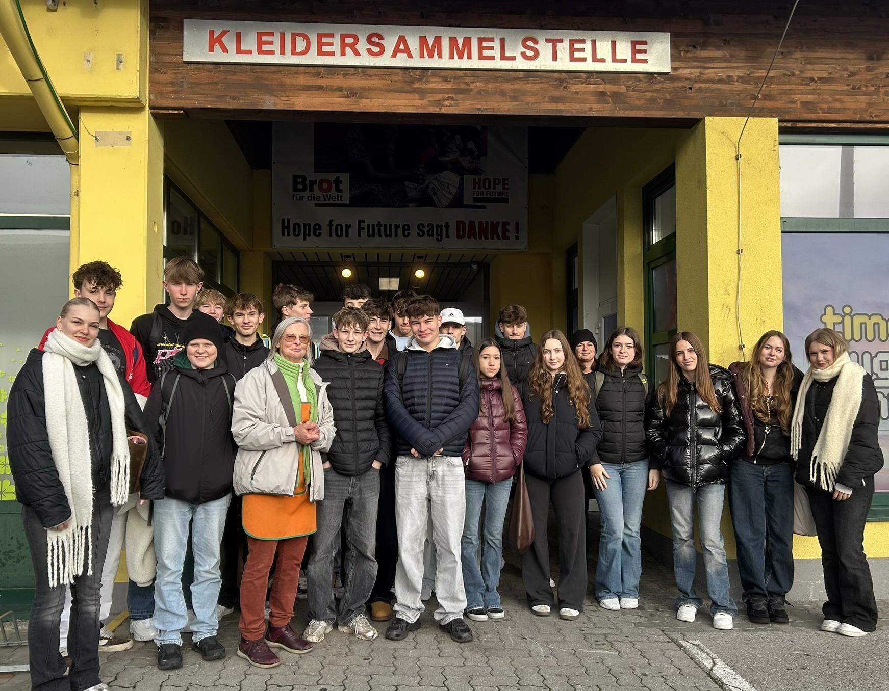 2DHK besucht Flohmarkt in Seekirchen...--Bild-Nr. 1