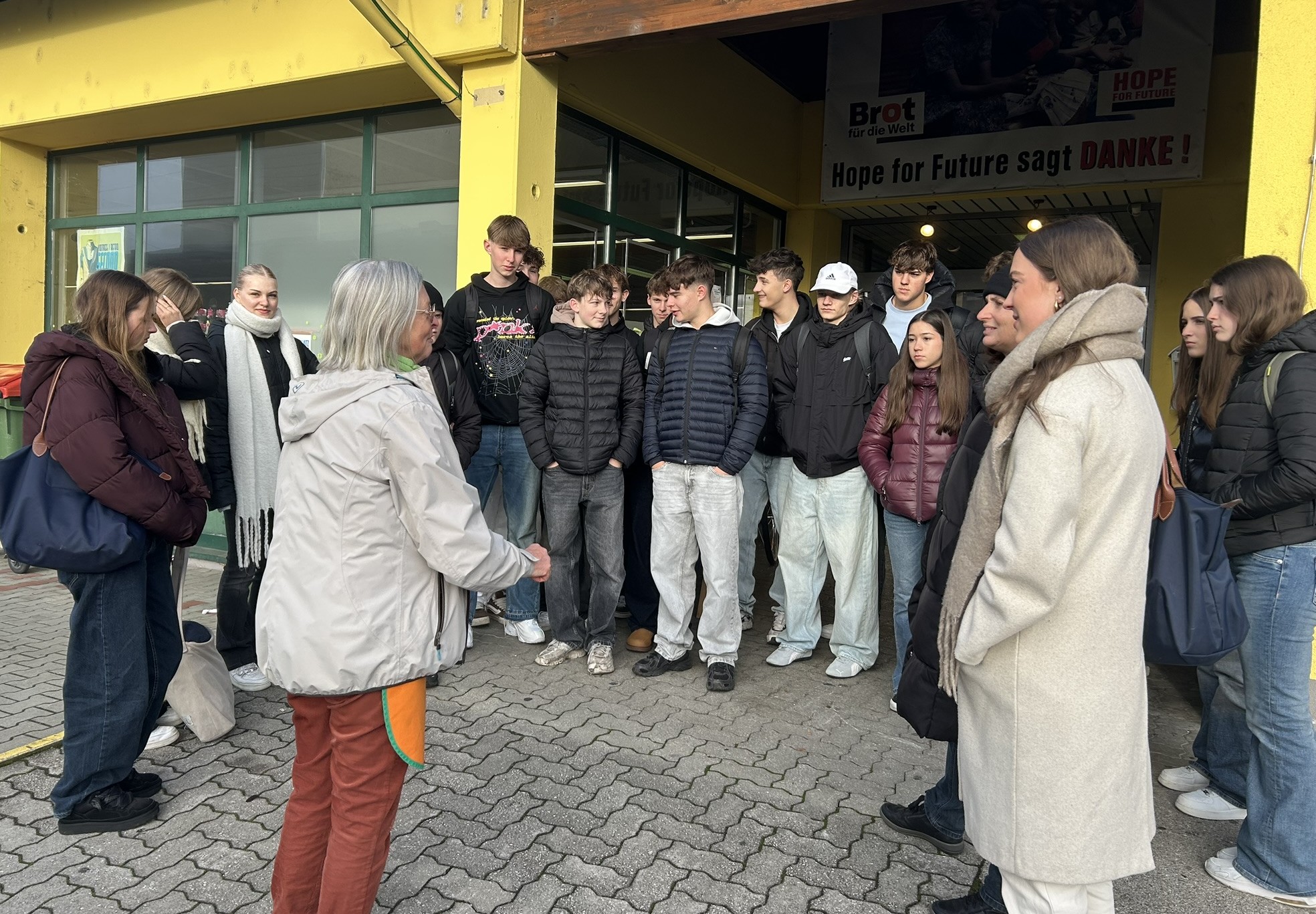 2DHK besucht Flohmarkt in Seekirchen...--Bild-Nr. 2