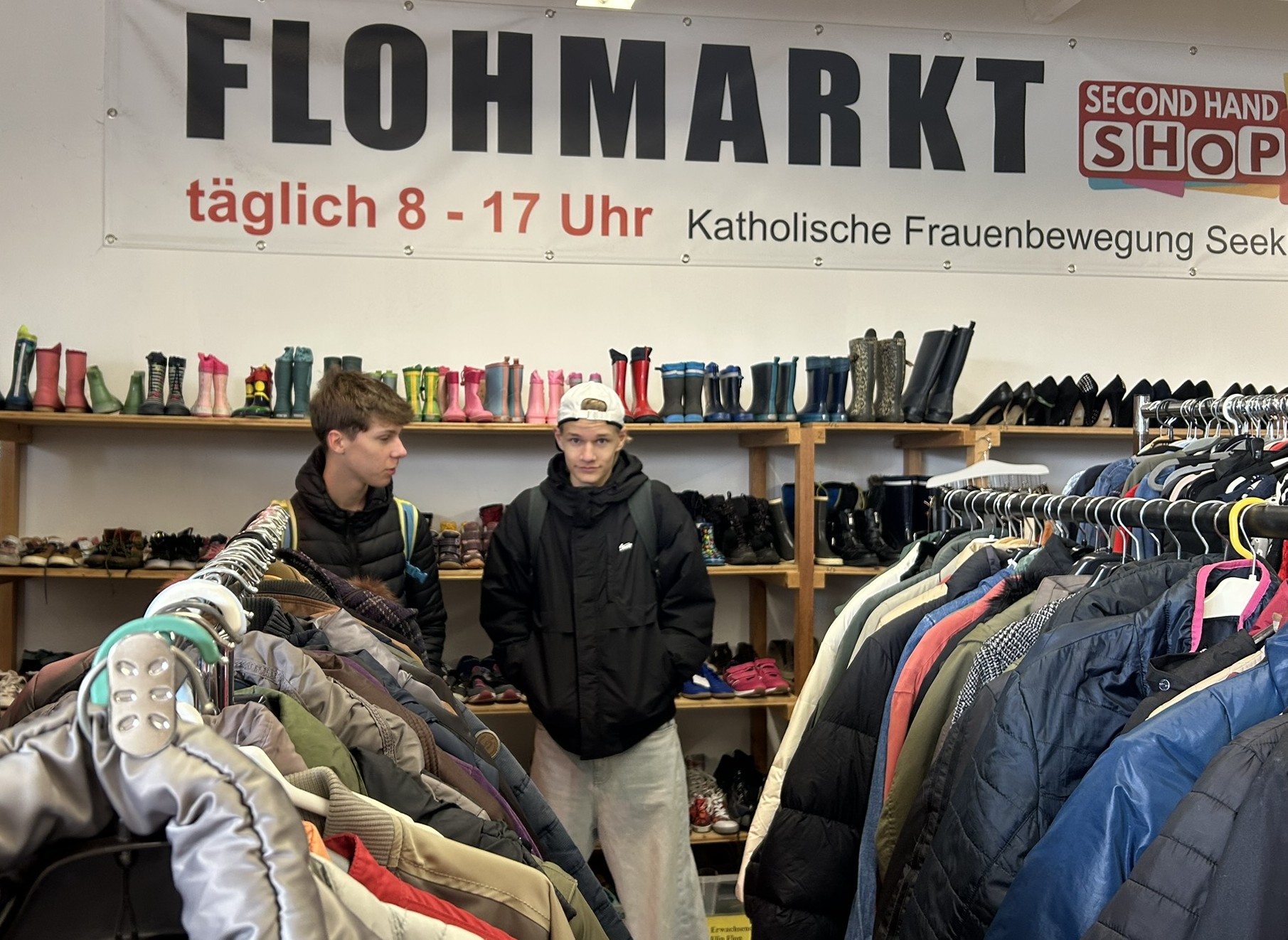 2DHK besucht Flohmarkt in Seekirchen...--Bild-Nr. 7