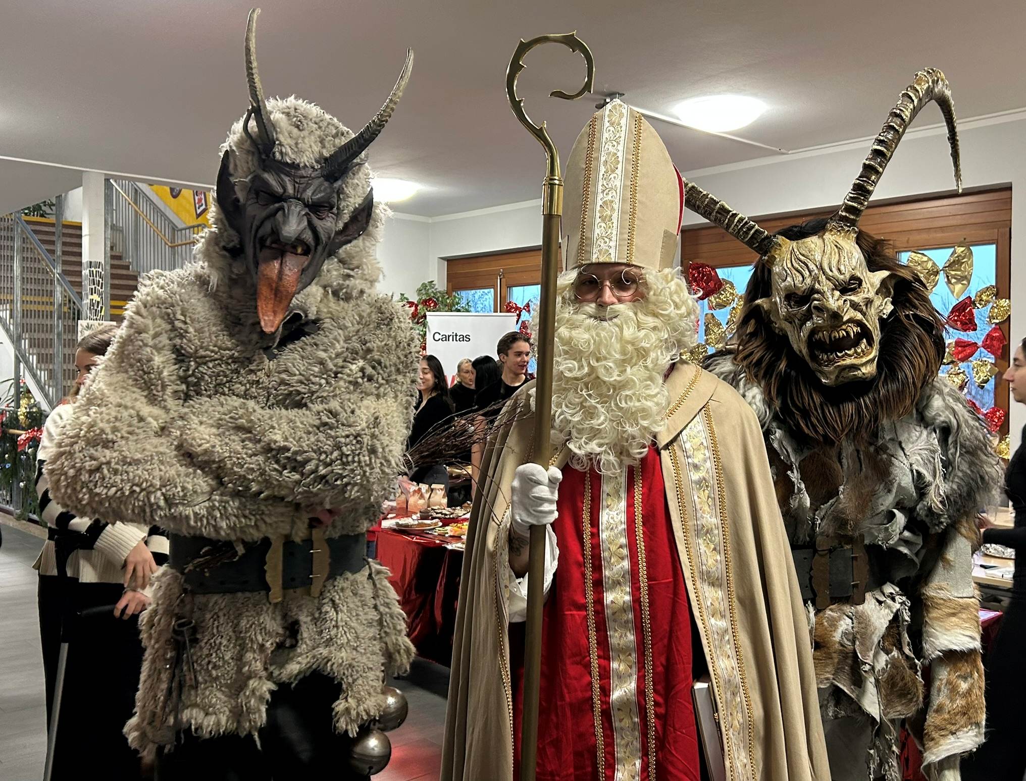 KUFÖ Weihnachtsbuffet für Haus Franziskus der Caritas und Salzburger Armutskonferenz--Bild-Nr. 1