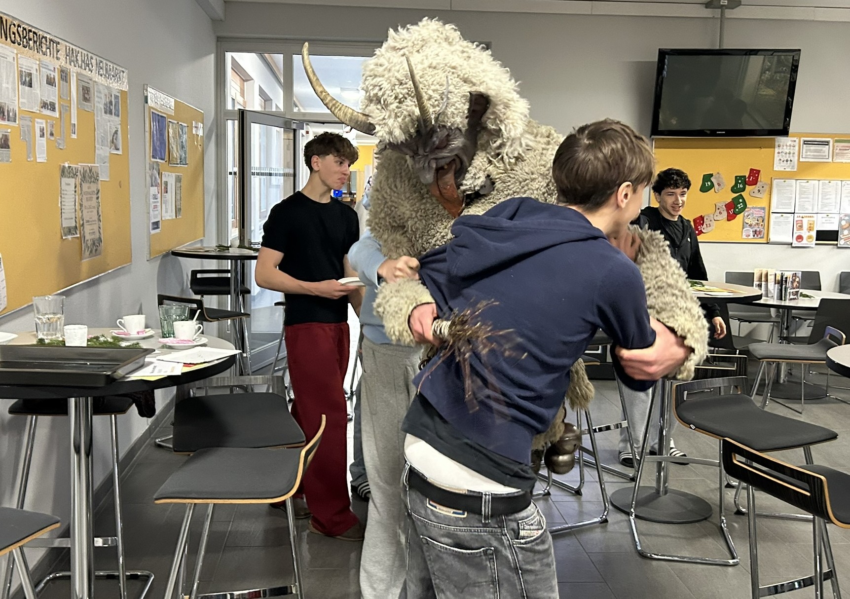 KUFÖ Weihnachtsbuffet für Haus Franziskus der Caritas und Salzburger Armutskonferenz--Bild-Nr. 8