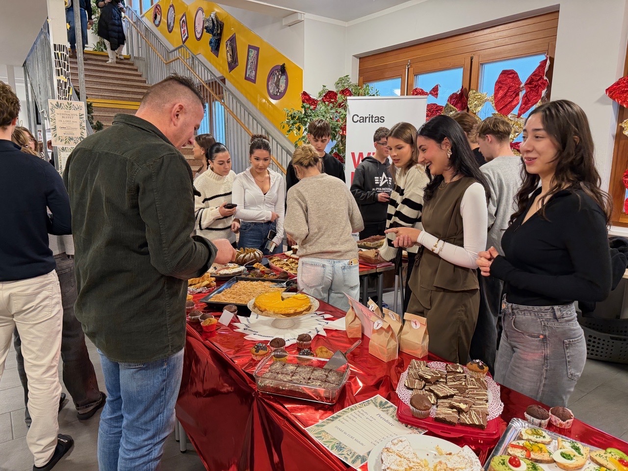 KUFÖ Weihnachtsbuffet für Haus Franziskus der Caritas und Salzburger Armutskonferenz--Bild-Nr. 12