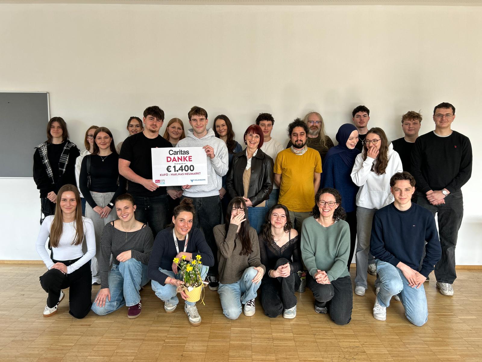 Spendenübergabe und Besuch des Haus Franziskus –  Notschlafstelle der Caritas Salzburg--Bild-Nr. 1