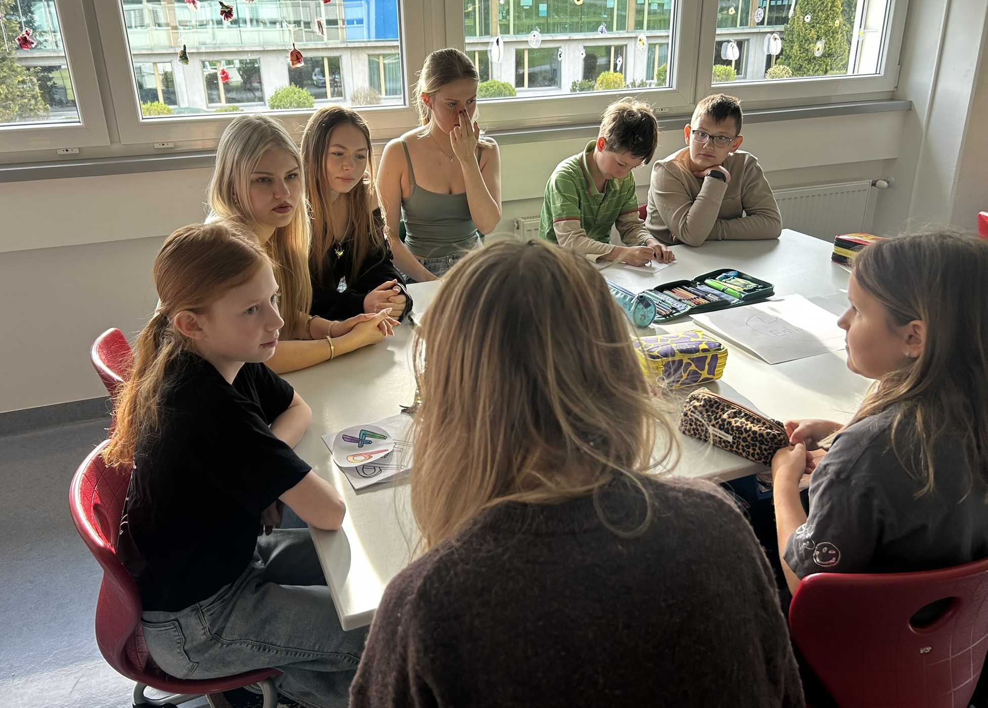 HAK-Schüler:innen besuchten Volksschulkinder in Straßwalchen--Bild-Nr. 4
