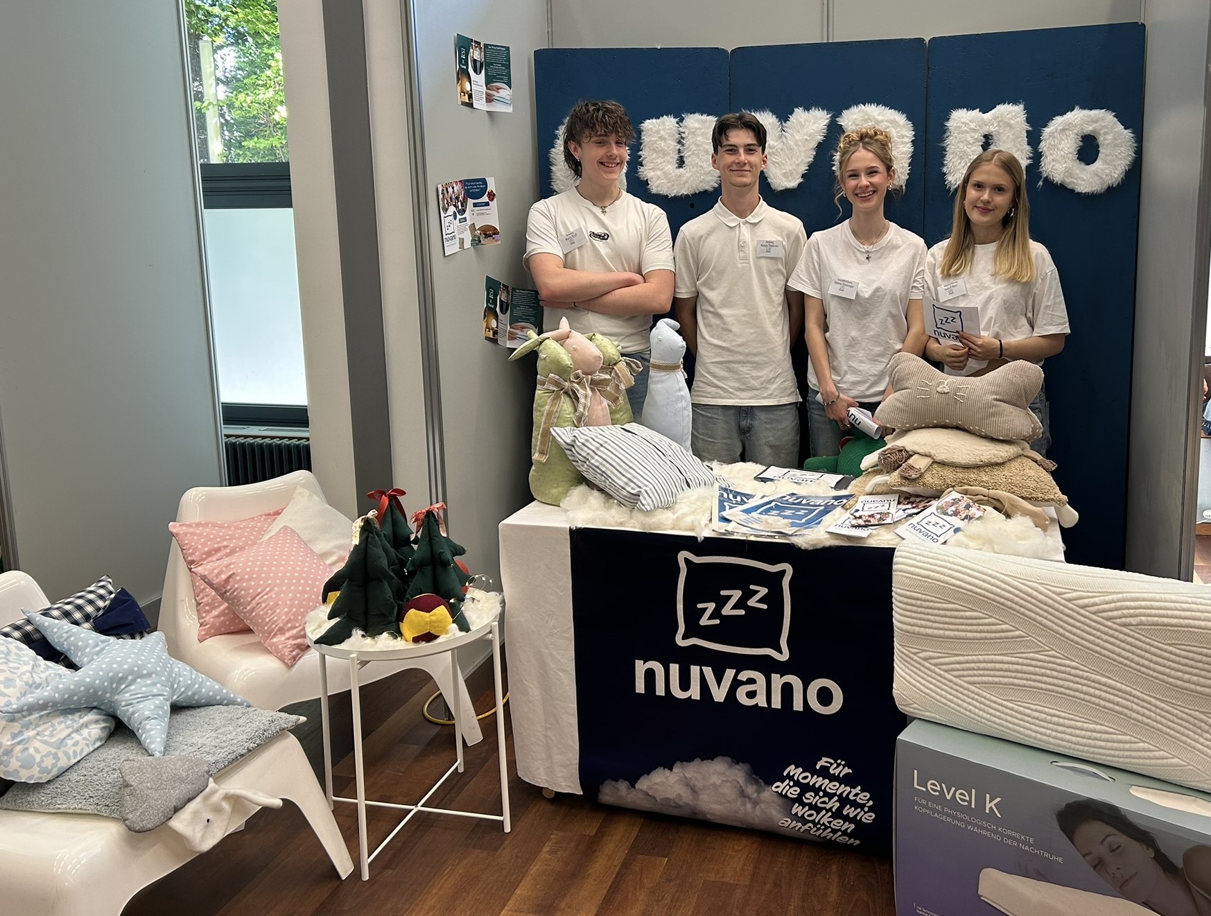 Junior Company NUVANO freut sich über den 2. Platz beim Landeswettbewerb --Bild-Nr. 4