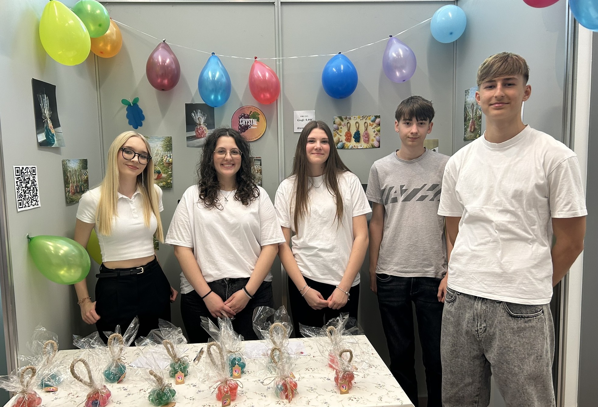 Junior Company NUVANO freut sich über den 2. Platz beim Landeswettbewerb --Bild-Nr. 10