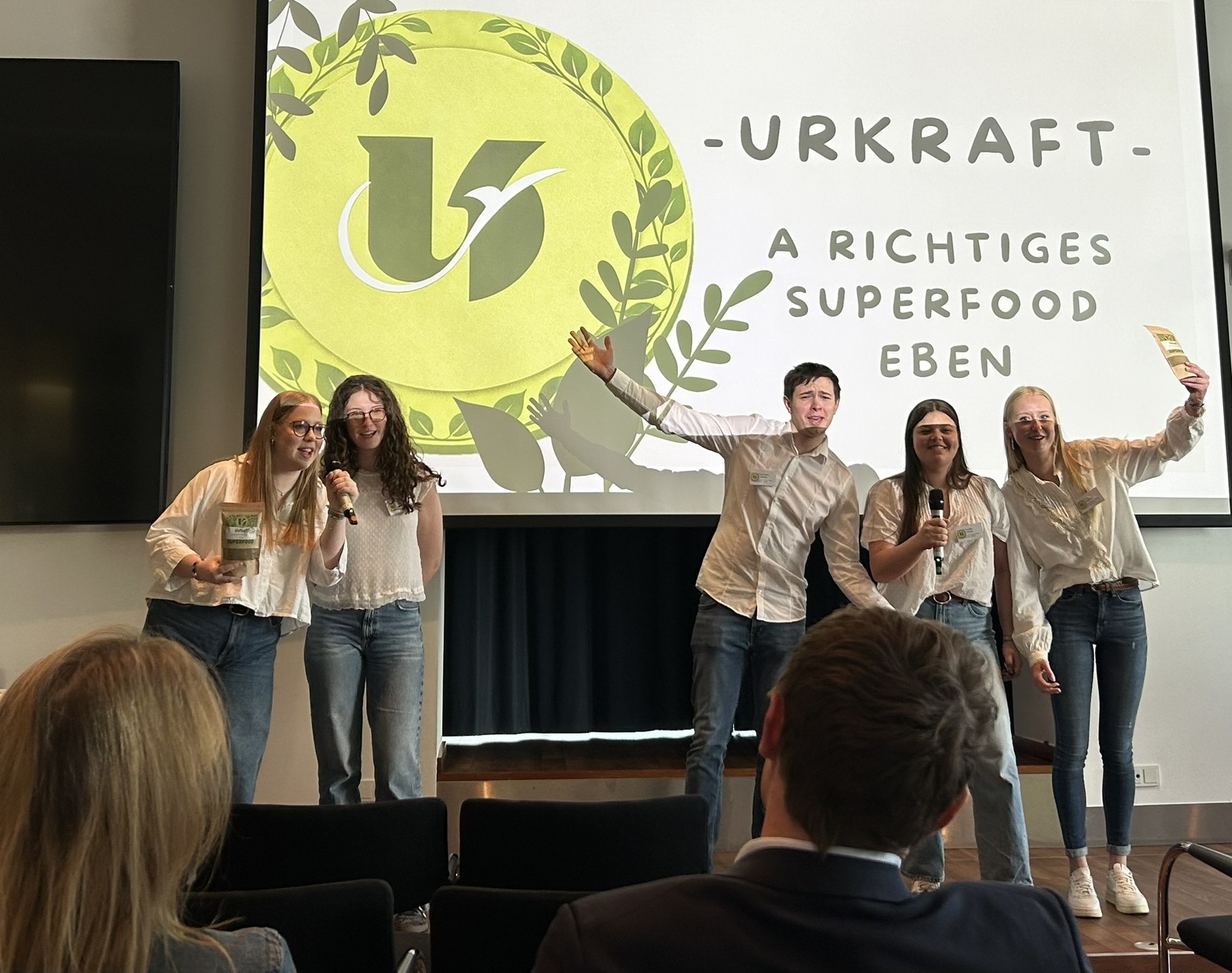 Junior Company NUVANO freut sich über den 2. Platz beim Landeswettbewerb --Bild-Nr. 11