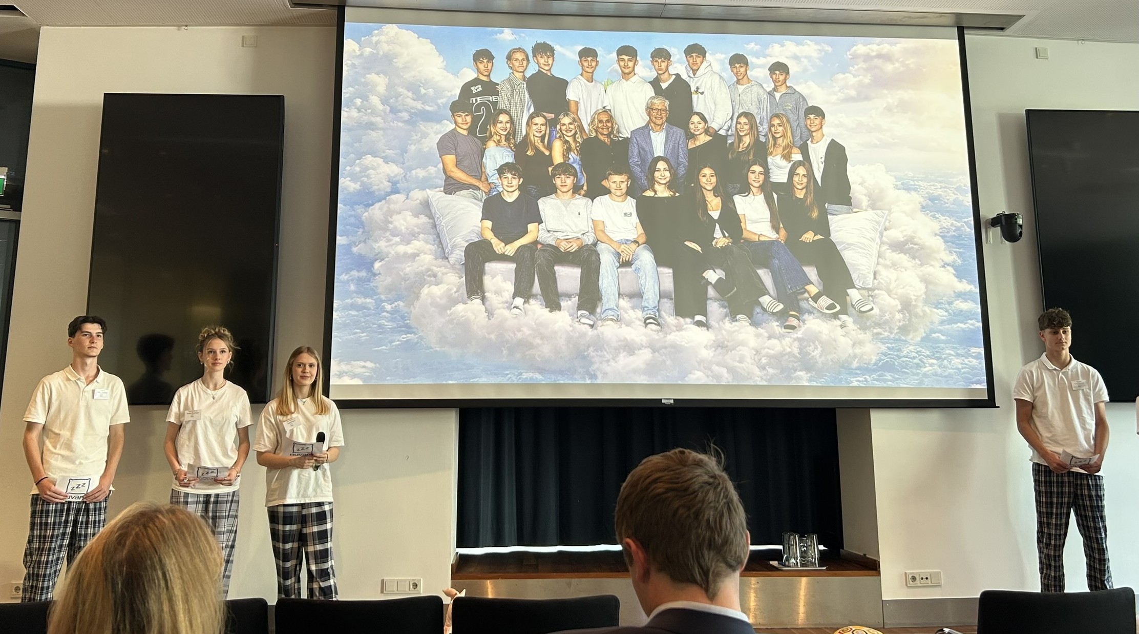 Junior Company NUVANO freut sich über den 2. Platz beim Landeswettbewerb --Bild-Nr. 15