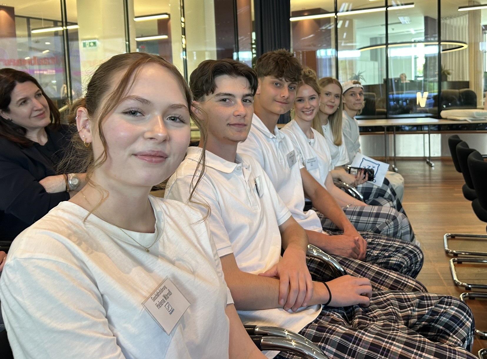 Junior Company NUVANO freut sich über den 2. Platz beim Landeswettbewerb --Bild-Nr. 17
