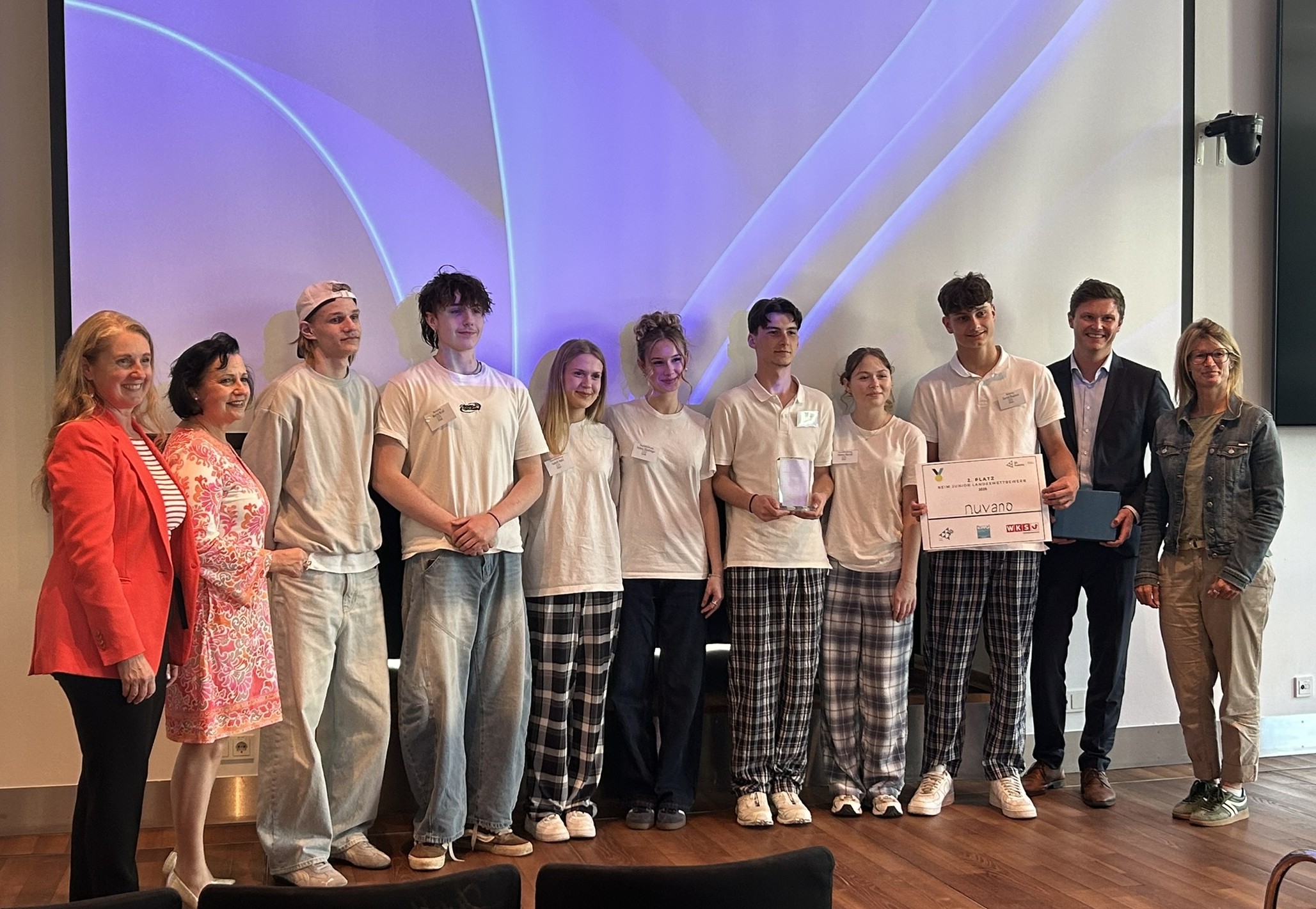 Junior Company NUVANO freut sich über den 2. Platz beim Landeswettbewerb --Bild-Nr. 18